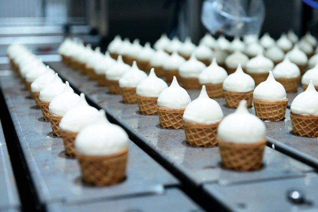 Ngành công nghiệp kem đang tăng trưởng trên toàn cầu. Theo Fortune Business Insights, quy mô giá trị thị trường kem trên toàn cầu có thể tăng từ 74 tỷ USD (năm 2022) lên 105 tỷ USD vào năm 2029. Một trong những nguyên nhân chính thúc đẩy tăng trưởng là mức tiêu thụ gia tăng và nhu cầu ngày càng cao về hương vị đổi mới, đặc biệt là ở các thị trường đang phát triển. Ngành công nghiệp kem đang tăng trưởng trên toàn cầu. Theo Fortune Business Insights, quy mô giá trị thị trường kem trên toàn cầu có thể tăng từ 74 tỷ USD (năm 2022) lên 105 tỷ USD vào năm 2029. Một trong những nguyên nhân chính thúc đẩy tăng trưởng là mức tiêu thụ gia tăng và nhu cầu ngày càng cao về hương vị đổi mới, đặc biệt là ở các thị trường đang phát triển.