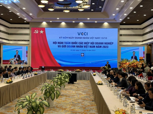 Chủ tịch VCCI Phạm Tấn Công phát biểu khai mạc tại Hội nghị sáng 11/10. Chủ tịch VCCI Phạm Tấn Công phát biểu khai mạc tại Hội nghị sáng 11/10.