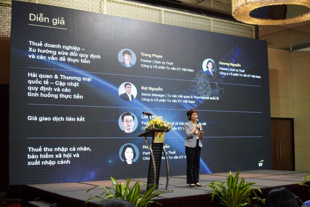 Bà Trang Phạm, Phó tổng giám đốc, Tư vấn thuế của EY Consulting Việt Nam trình bày các vấn đề thuế mà doanh nghiệp quan tâm.