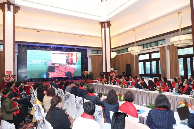 Tọa đàm “Thương mại hóa 5G xây dựng hạ tầng số cho Việt Nam”. Tọa đàm “Thương mại hóa 5G xây dựng hạ tầng số cho Việt Nam”.