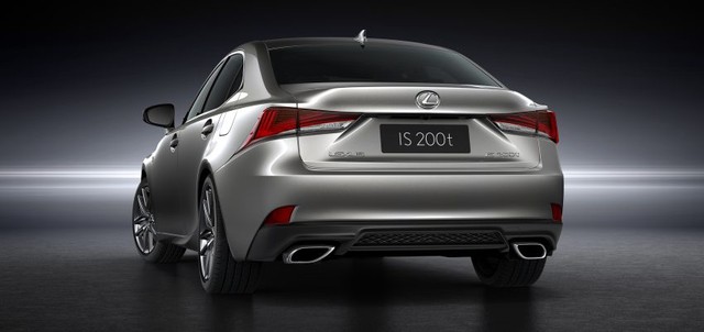 Lexus IS 2017 trình làng với thiết kế cải tiến ảnh 5 Bên cạnh đó là nắp capô mới để phù hợp với những thay đổi ở đầu xe. Đằng sau xe có cụm đèn hậu hình chữ L nổi bật hơn, chia thành 3 tầng thay vì 2 như trước. Bên dưới là ống xả mạ crôm hình chữ nhật mới thay vì tròn như trước.