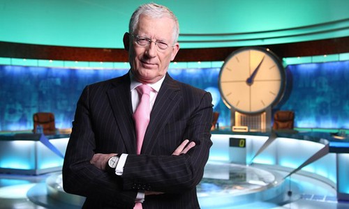 Nick Hewer giúp đỡ người cao tuổi tại Anh tránh những cạm bẫy đầu tư. Nick Hewer