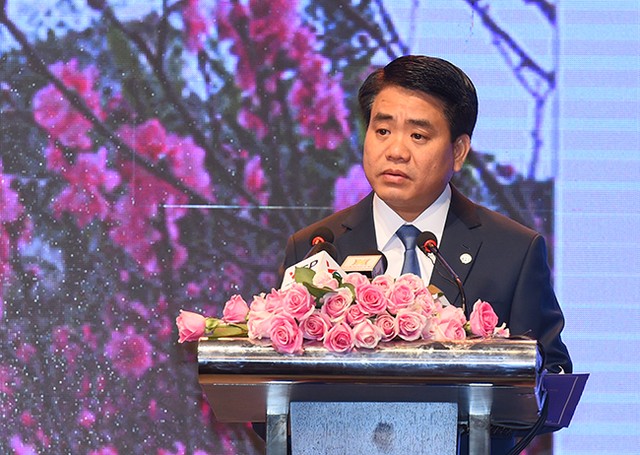 Chủ tịch UBND TP. Hà Nội Nguyễn Đức Chung giới thiệu các danh mục dự án mời gọi đầu tư vào Thành phố Nội giai đoạn 2016-2020. Ảnh: VGP/Quang Hiếu