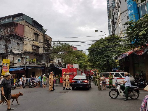 Sập nhà 4 tầng gần phố cổ Hà Nội, nhiều người bị vùi lấp ảnh 1 Sập nhà 4 tầng gần phố cổ Hà Nội, nhiều người bị vùi lấp ảnh 1