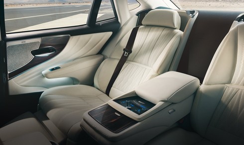 lexus-ls-500h-2018-su-dung-dong-co-tang-ap-7