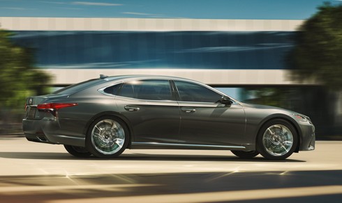 Lexus LS 500h 2018 sử dụng động cơ tăng áp kép ảnh 2 lexus-ls-500h-2018-su-dung-dong-co-tang-ap-1