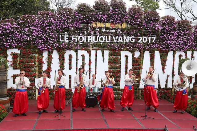 Nhiều màu sắc tại lễ hội rượu vang The Taste of Ba Na Hills 2017 ảnh 2 Nhiều màu sắc tại lễ hội rượu vang The Taste of Ba Na Hills 2017 ảnh 2