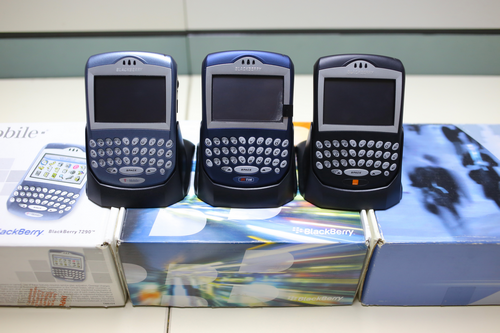 Bộ sưu tập hàng trăm mẫu BlackBerry của dân chơi Sài Gòn ảnh 5 bo-suu-tap-blackberry-la-ma-quen-cua-dan-choi-sai-gon-4