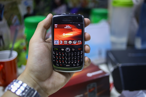 Bộ sưu tập hàng trăm mẫu BlackBerry của dân chơi Sài Gòn ảnh 10 bo-suu-tap-blackberry-la-ma-quen-cua-dan-choi-sai-gon-9