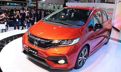 Giá ôtô năm 2018 - nỗi thấp thỏm của người Việt ảnh 4 honda-jazz-doi-thu-moi-cua-toyota-yaris-tai-viet-nam