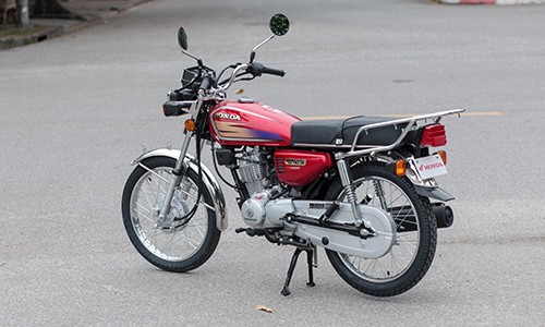 Honda CG125 - 'xe Win kiểu mới' đầu tiên về Việt Nam ảnh 4 chi-tiet-honda-cg125-dau-tien-ve-viet-nam-3