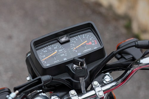 Honda CG125 - 'xe Win kiểu mới' đầu tiên về Việt Nam ảnh 6 chi-tiet-honda-cg125-dau-tien-ve-viet-nam-5