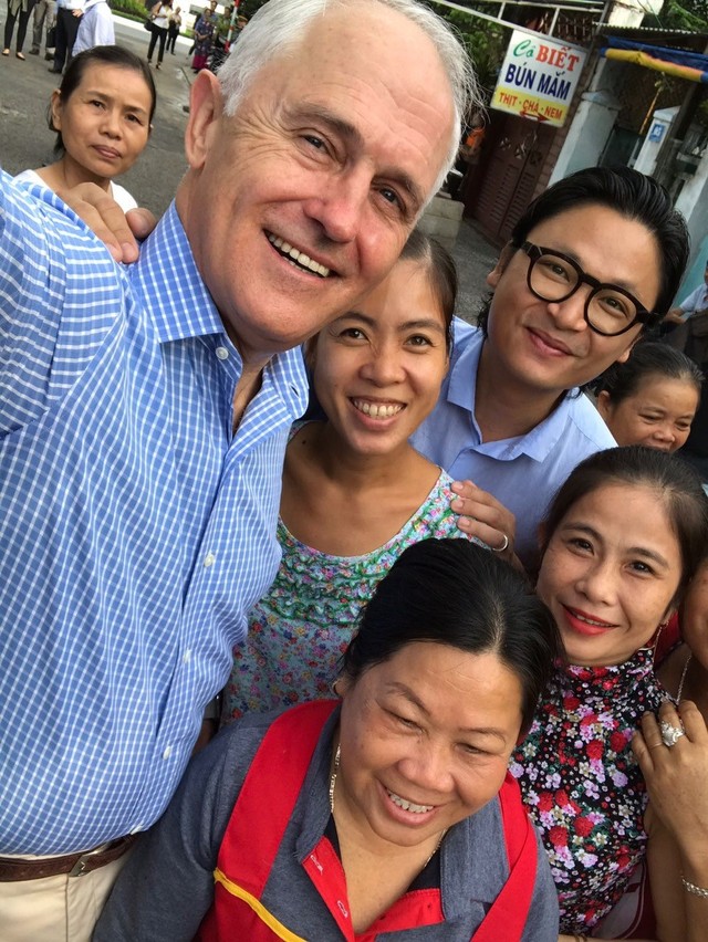 Thủ tướng Úc lần đầu thưởng thức bánh mì ở Đà Nẵng ảnh 5 Thủ tướng Úc lần đầu thưởng thức bánh mì ở Đà Nẵng ảnh 5