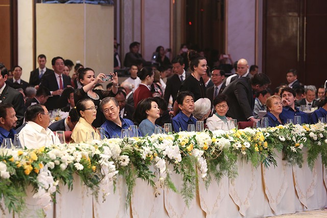 Khoảnh khắc ấn tượng tại quốc yến dành cho lãnh đạo APEC ảnh 8