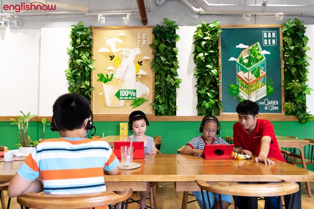 Englishnow hiện phối hợp với Soya Garden triển khai chiến dịch &quot;Vì trí tuệ và tầm vóc cho con&quot; thu hút sự quan tâm của nhiều phụ huynh và học sinh trên địa bàn Hà Nội.