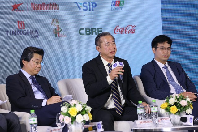 Ông Phạm Văn Tài, Tổng giám đốc Công ty Ô tô Trường Hải trao đổi tại phiên thảo luận thứ hai - Ảnh: Lê Toàn. Ông Phạm Văn Tài, Tổng giám đốc Công ty Ô tô Trường Hải trao đổi tại phiên thảo luận thứ hai - Ảnh: Lê Toàn.