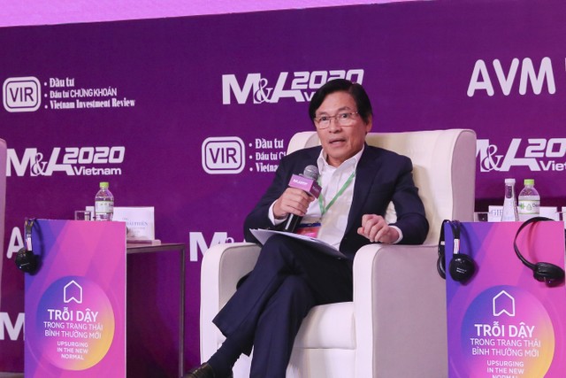 Ông Phạm Phú Ngọc Trai đặt câu hỏi dẫn đề cho các diễn giả. Ảnh: Lê Toàn. Ông Phạm Phú Ngọc Trai đặt câu hỏi dẫn đề cho các diễn giả. Ảnh: Lê Toàn.