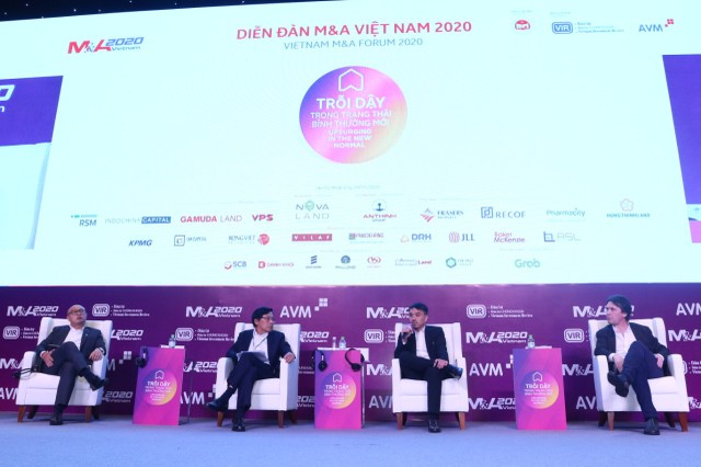 Các diễn giả tham gia thảo luận và trao đổi trong phiên 2. Ảnh: Lê Toàn. Các diễn giả tham gia thảo luận và trao đổi trong phiên 2. Ảnh: Lê Toàn.