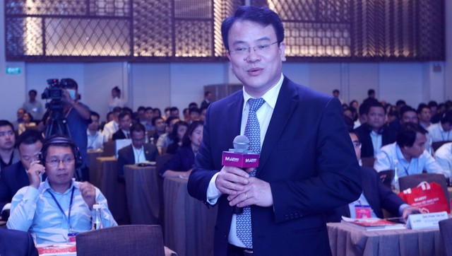 Thứ trưởng Trần Quốc Phương trao đổi các nhà đầu tư, doanh nghiệp tại Phiên 1. Ảnh: Lê Toàn. Thứ trưởng Trần Quốc Phương trao đổi các nhà đầu tư, doanh nghiệp tại Phiên 1. Ảnh: Lê Toàn.