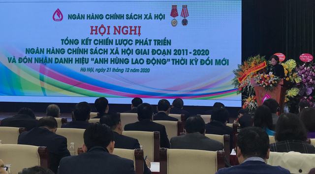Bà Nguyễn Thị Hồng, Thống đốc Ngân hàng Nhà nước kiêm Chủ tịch Ngân hàng Chính sách Xã hội phát biểu tại hội nghị.