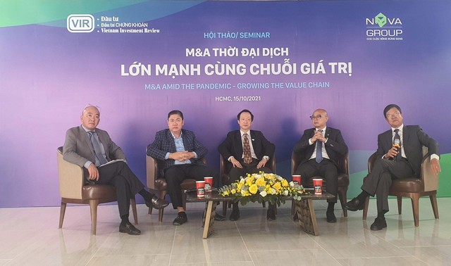 Ông Sử Ngọc Khương, ngoài cùng bên trái sẽ điều phối phiên thảo luận thứ hai. Ảnh: Lê Toàn Ông Sử Ngọc Khương, ngoài cùng bên trái sẽ điều phối phiên thảo luận thứ hai. Ảnh: Lê Toàn