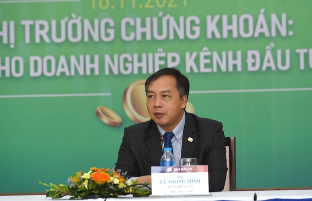 Ông Lê Trọng Minh, Tổng biên tập Báo Đầu tư đặt câu hỏi dẫn đề cho các khách mời. Ảnh: Dũng Minh Ông Lê Trọng Minh, Tổng biên tập Báo Đầu tư đặt câu hỏi dẫn đề cho các khách mời. Ảnh: Dũng Minh