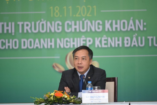 Ông Lê Trọng Minh, Tổng Biên tập Báo Đầu tư đặt câu hỏi dẫn đề cho các khách mời. Ảnh: Dũng Minh Ông Lê Trọng Minh, Tổng Biên tập Báo Đầu tư đặt câu hỏi dẫn đề cho các khách mời. Ảnh: Dũng Minh