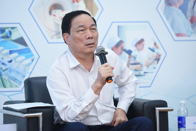 Ông Nguyễn Văn Đệ, Chủ tịch Hiệp Hội Bệnh viện tư nhân Việt Nam trao đổi tại Hội thảo. Ảnh: Dũng Minh Ông Nguyễn Văn Đệ, Chủ tịch Hiệp Hội Bệnh viện tư nhân Việt Nam trao đổi tại Hội thảo. Ảnh: Dũng Minh