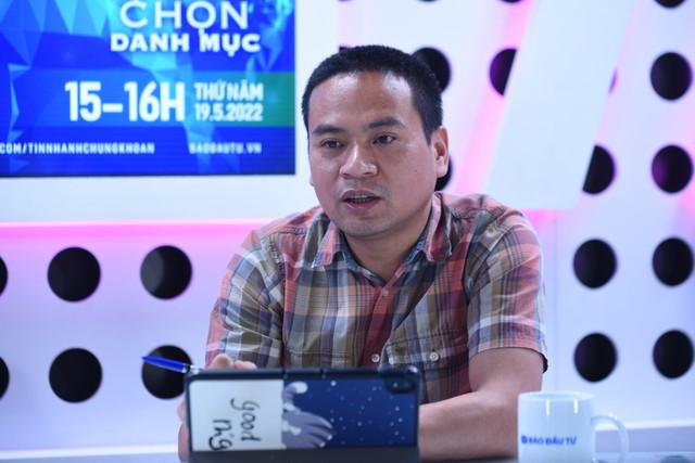 Ông Nguyễn Xuân Hòa, nhà đầu tư phái sinh chuyên nghiệp. Ông Nguyễn Xuân Hòa, nhà đầu tư phái sinh chuyên nghiệp.