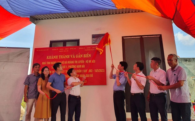 Tập đoàn Sao Đỏ dự khánh thành nhà cho bà Hoàng Thị Luyến tại quận Hải An Tập đoàn Sao Đỏ dự khánh thành nhà cho bà Hoàng Thị Luyến tại quận Hải An