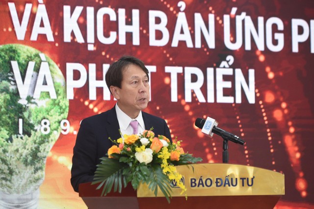 Ông Kenya Maeda, Chuyên gia cao cấp Bộ phận Thương mại & Cung ứng dầu thô, Thị trường toàn cầu, Công ty Idemitsu Kosan phát biểu tại Tọa đàm. Ảnh: Dũng Minh Ông Kenya Maeda, Chuyên gia cao cấp Bộ phận Thương mại & Cung ứng dầu thô, Thị trường toàn cầu, Công ty Idemitsu Kosan phát biểu tại Tọa đàm. Ảnh: Dũng Minh