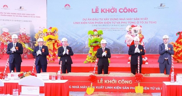 Lãnh đạo tỉnh Nghệ An cùng với nhà đầu tư thực hiện nghi thức Khởi công Dự án Lãnh đạo tỉnh Nghệ An cùng với nhà đầu tư thực hiện nghi thức Khởi công Dự án