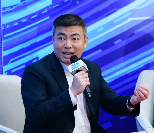 Ông Ngô Diên Hy, Phó tổng giám đốc Tập đoàn VNPT chia sẻ tại diễn đàn. Ảnh: Dũng Minh Ông Ngô Diên Hy, Phó tổng giám đốc Tập đoàn VNPT chia sẻ tại diễn đàn. Ảnh: Dũng Minh