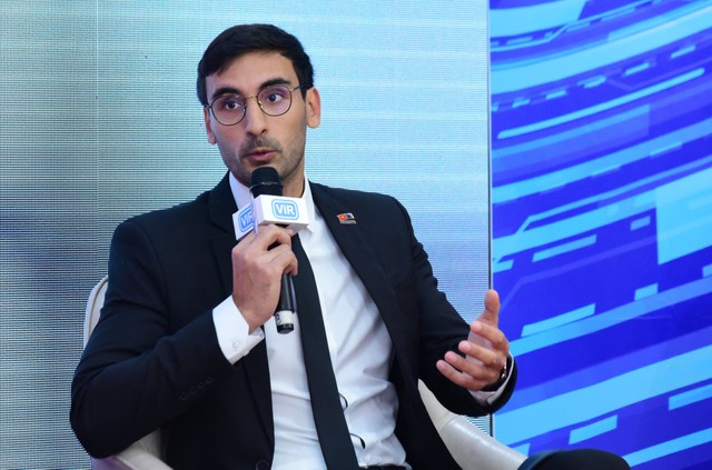 Ông Pavel Poskakukhin, Chủ tịch Tiểu Ban Kỹ thuật số, EuroCham chia sẻ tại phiên thảo luận thứ 2. Ảnh: Dũng Minh Ông Pavel Poskakukhin, Chủ tịch Tiểu Ban Kỹ thuật số, EuroCham chia sẻ tại phiên thảo luận thứ 2. Ảnh: Dũng Minh