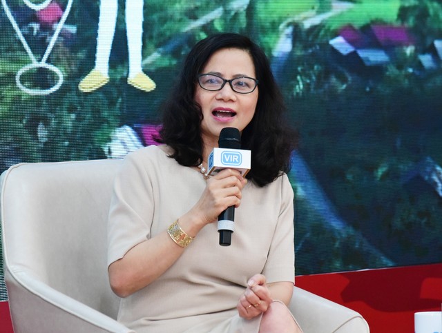 Bà Nguyễn Thị Lê Hương, Phó tổng giám đốc Vietravel chia sẻ tại Tọa đàm. Ảnh: Dũng Minh