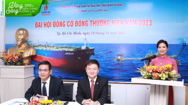 Đại hội đồng cổ đông trình cổ đông kế hoạch cổ tức 10% bằng tiền và bầu thêm thành viên HĐQT. Ảnh: Lê Toàn Đại hội đồng cổ đông trình cổ đông kế hoạch cổ tức 10% bằng tiền và bầu thêm thành viên HĐQT. Ảnh: Lê Toàn