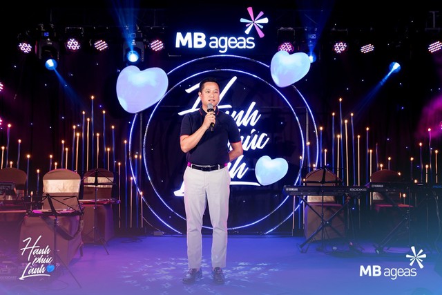 Ông Lê Phạm Duy – Phó tổng giám đốc MB Ageas Life trực tiếp chia sẻ cùng khách hàng tại sự kiện.