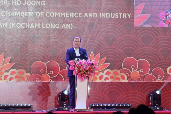 Ông Ho Joong, Chủ tịch Hội Thương mại và Công nghiệp Hàn Quốc tại Long An đánh giá cao môi trường đầu tư tại Long An. (Ảnh: Việt Dũng) Ông Ho Joong, Chủ tịch Hội Thương mại và Công nghiệp Hàn Quốc tại Long An đánh giá cao môi trường đầu tư tại Long An. (Ảnh: Việt Dũng)