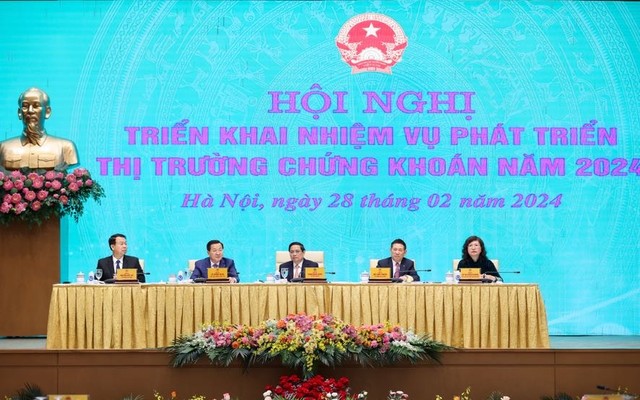 Hội nghị triển khai nhiệm vụ phát triển TTCK năm 2024 có sự tham dự và chỉ đạo của Thủ tướng Chính phủ. Ảnh: VGP/Nhật Bắc Hội nghị triển khai nhiệm vụ phát triển TTCK năm 2024 có sự tham dự và chỉ đạo của Thủ tướng Chính phủ. Ảnh: VGP/Nhật Bắc