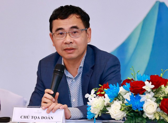 Ông Tô Hải trả lời các cổ đông tại Đại hội