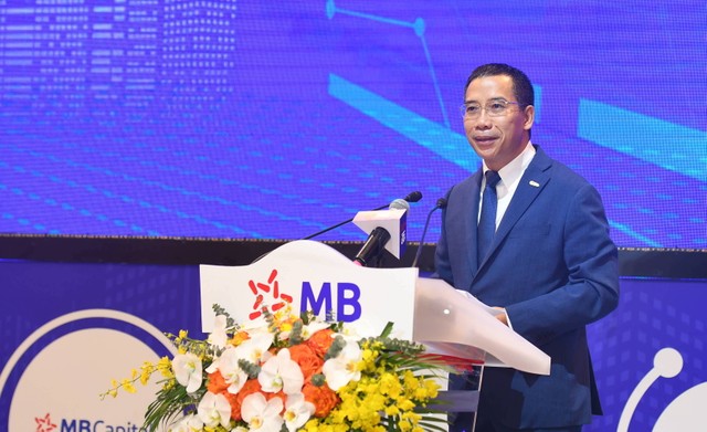 Ông Lưu Trung Thái, Chủ tịch HĐQT MB phát biểu tại ĐHCĐ Ông Lưu Trung Thái, Chủ tịch HĐQT MB phát biểu tại ĐHCĐ