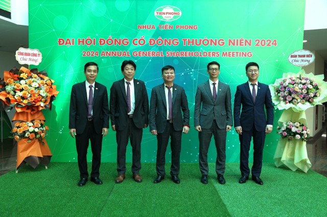 Các thành viên HĐQT Công ty cổ phần Nhựa Thiếu niên Tiền Phong Các thành viên HĐQT Công ty cổ phần Nhựa Thiếu niên Tiền Phong