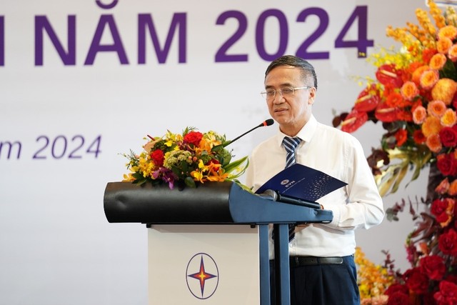 Ông Đinh Thế Phúc – Thành viên HĐTV EVN phát biểu tại kỳ họp Ông Đinh Thế Phúc – Thành viên HĐTV EVN phát biểu tại kỳ họp