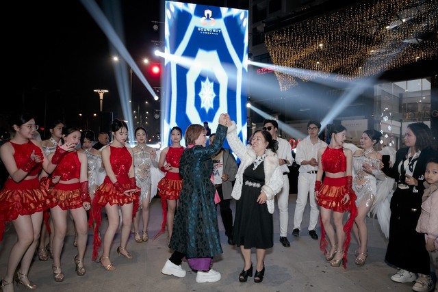 Cư dân Hoang Huy Commerce chung vui trong lễ hội countdown chào 2025