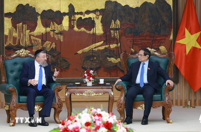 Thủ tướng Phạm Minh Chính tiếp Bộ trưởng Bộ Lao động Nhà nước Israel Yoav Ben Tzur trưa ngày 21/5. Nguồn: TTXVN