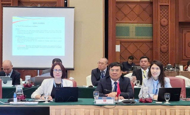 Cục trưởng Nguyễn Văn Thọ (giữa) dẫn đầu đoàn Hải quan Việt Nam tham gia hội nghị. Cục trưởng Nguyễn Văn Thọ (giữa) dẫn đầu đoàn Hải quan Việt Nam tham gia hội nghị.