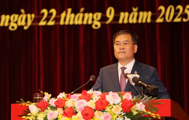 Ông Bùi Văn Khắng, Phó bí thư Tỉnh ủy, Chủ tịch UBND tỉnh Quảng Ninh phát biểu nhận nhiệm vụ. Ảnh: QMG Ông Bùi Văn Khắng, Phó bí thư Tỉnh ủy, Chủ tịch UBND tỉnh Quảng Ninh phát biểu nhận nhiệm vụ. Ảnh: QMG