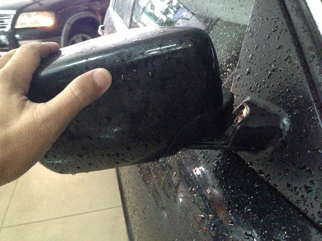 Trộm gương xe sang, chỉ 3 vụ đã giá trị gần 300 triệu đồng ảnh 1