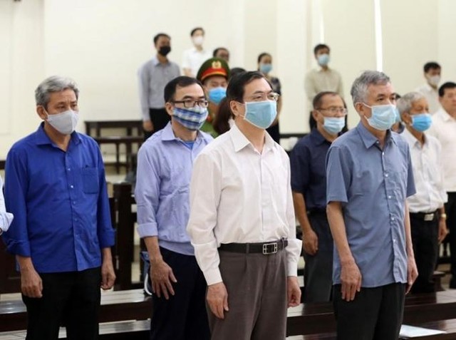 Các bị cáo tại tòa. Các bị cáo tại tòa.