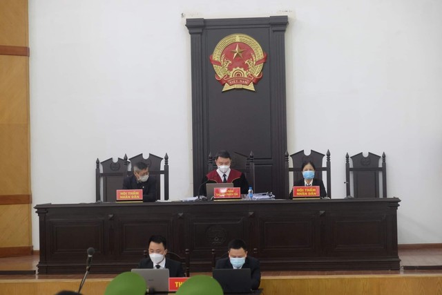 HĐXX phiên tòa. HĐXX phiên tòa.